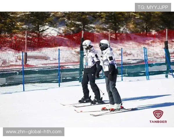 最新雪季装备评测：高效锁温滑雪服助力寒冷天气训练，滑雪服保暖指数